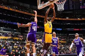 博彩-贝克汉姆踢飞球