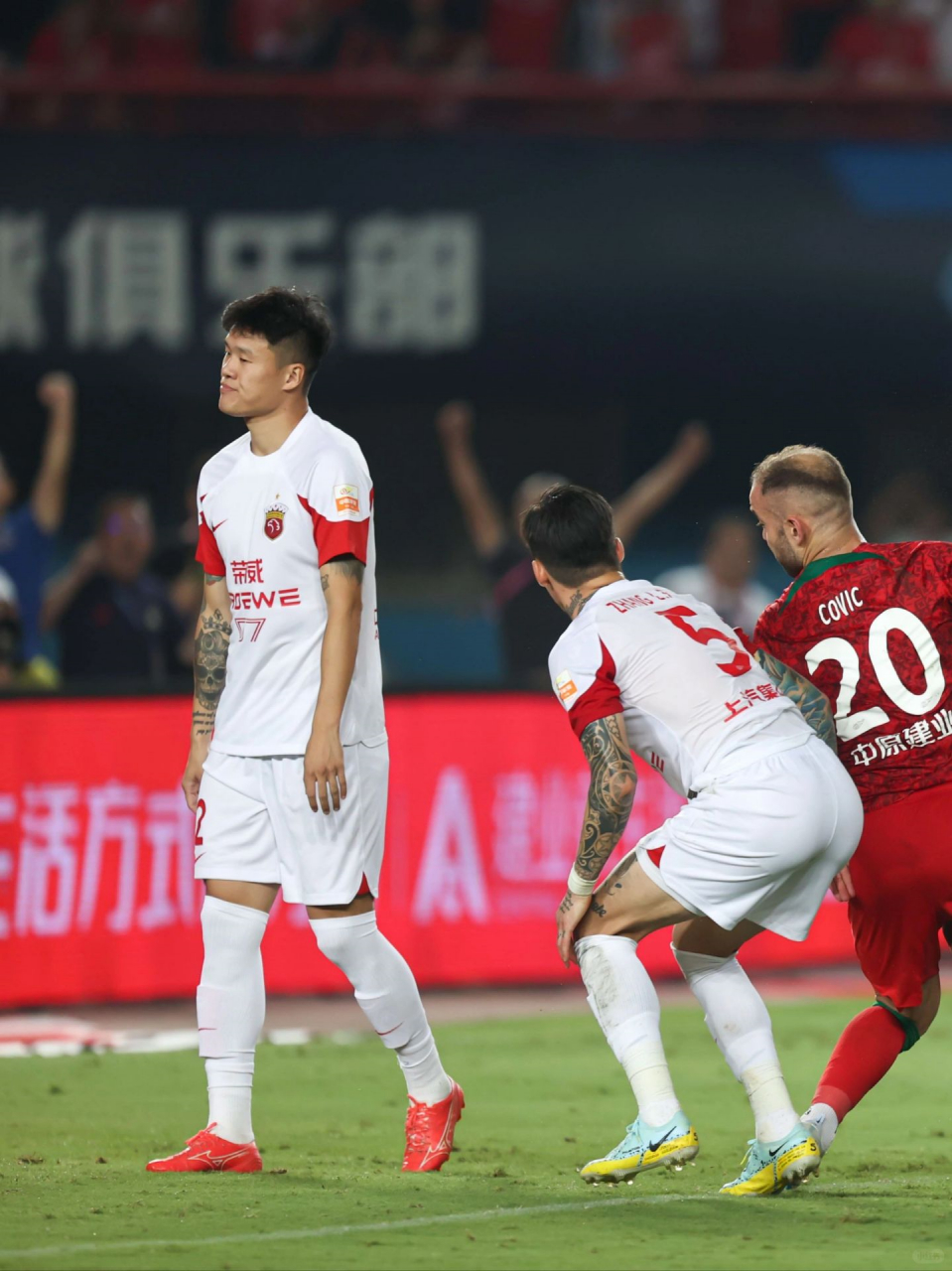 球队比赛过程中遭遇波折,困境重重怎么办